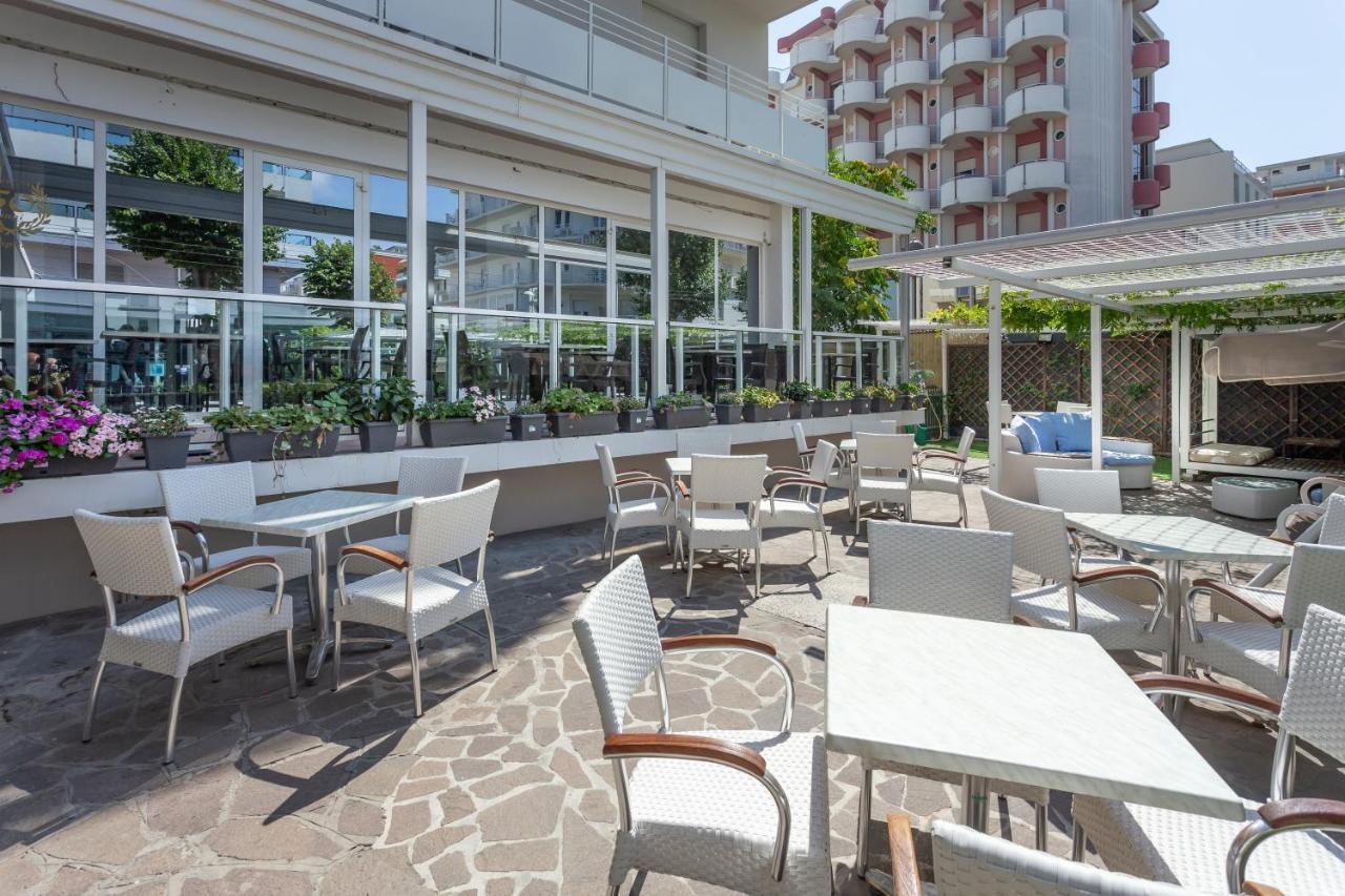 Hotel Vela D'Oro Rimini Exterior foto