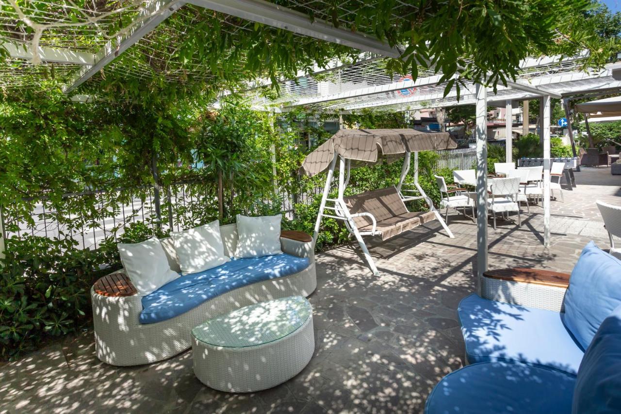 Hotel Vela D'Oro Rimini Exterior foto